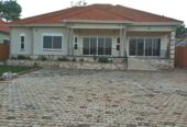 4 bedroom house for sale in Kitende entebbe road