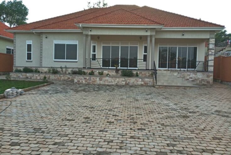 4 bedroom house for sale in Kitende entebbe road