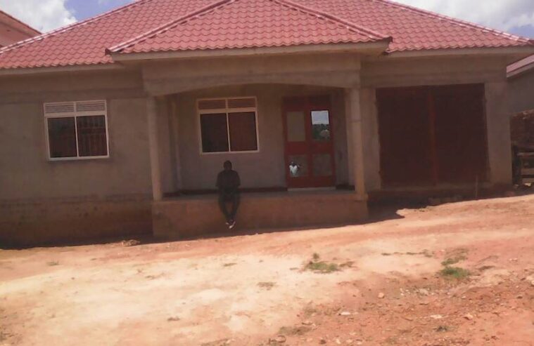 HOUSE FOR SALE IN BWEYOGERERE KIWANGA