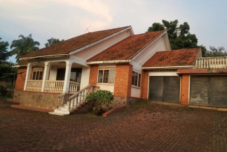 4 bedrooms with boys quarters house for sale in Munyonyo