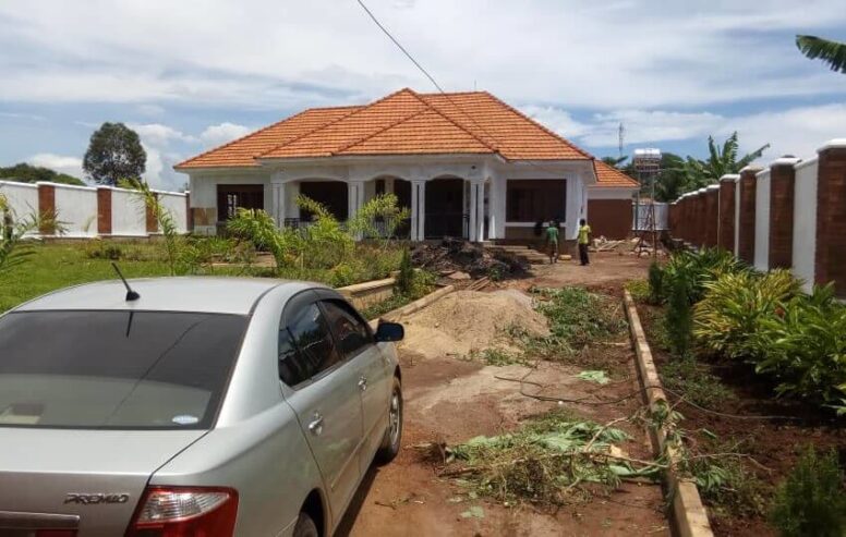 5 Bedroom House in Bwerenga Off Entebbe