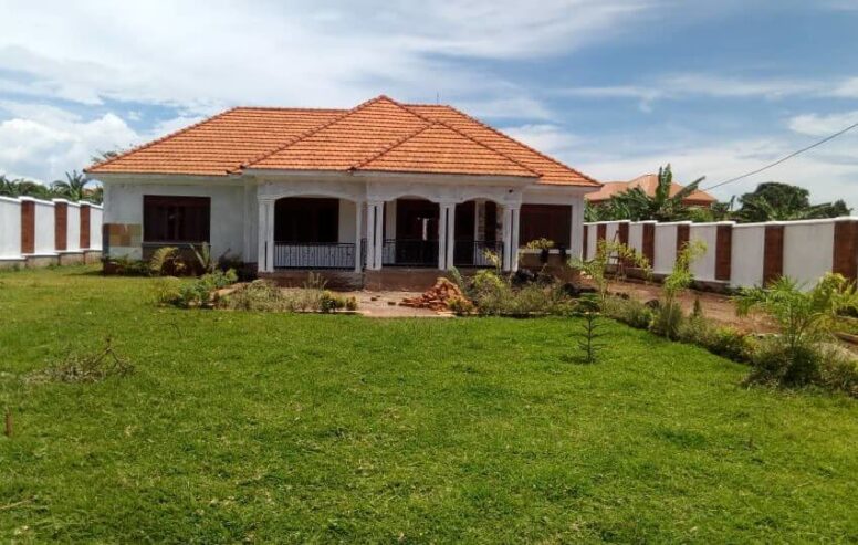 5 Bedroom House in Bwerenga Off Entebbe