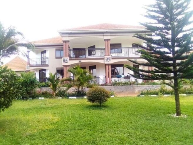 5 Bedroom House on Acre for Sale in Gayaza