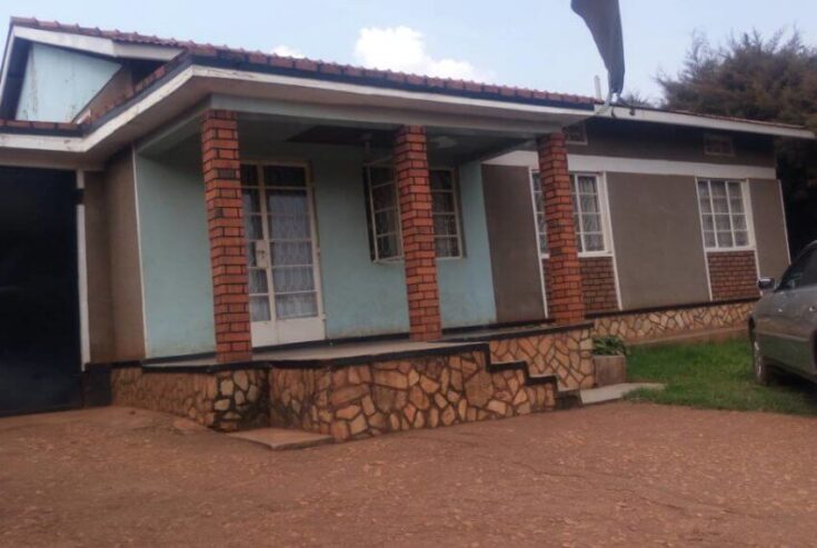 House on sale along Entebbe Road