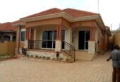 4 Bedroom house for sale in Kyaliwajara