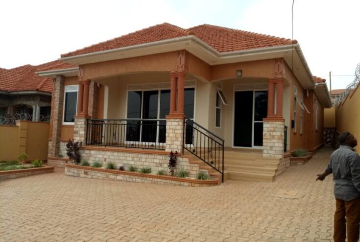 4 Bedroom house for sale in Kyaliwajara