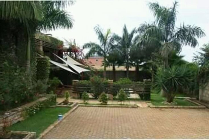 7 Bedroom house for sale in Garuga