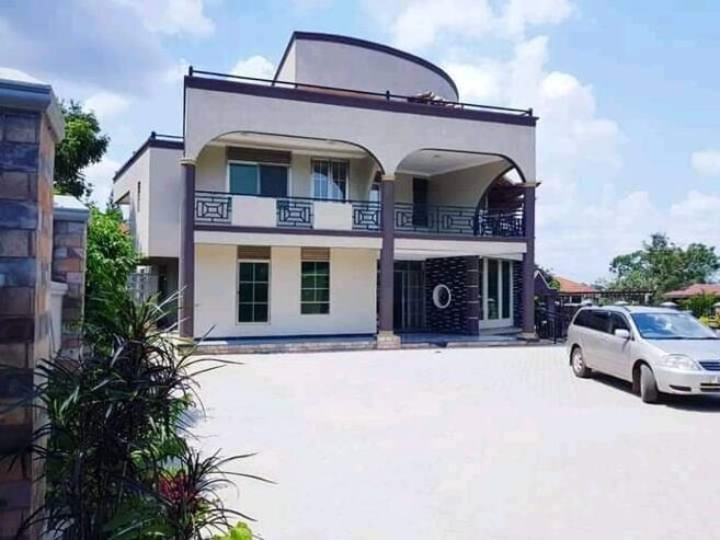 7 Bedroom Posh Villa for Sale in Bunga