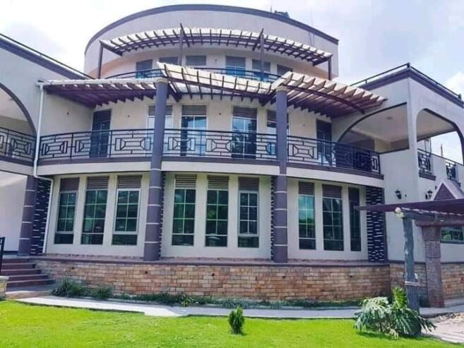 7 Bedroom Posh Villa for Sale in Bunga