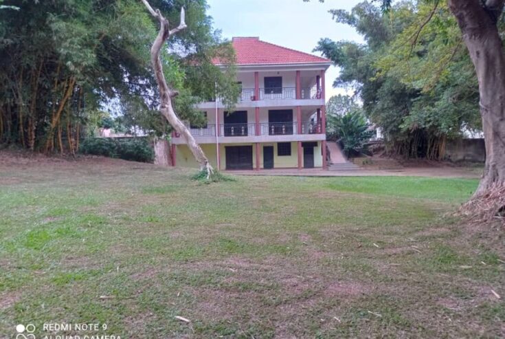 Lakeside Home on 3.5 Acres for Sale in Bugiri off Entebbe Ro