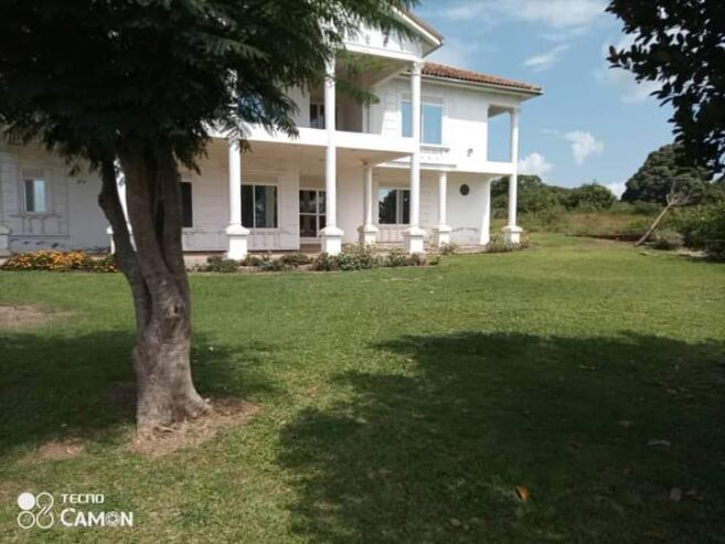 8 Bedroom Lakeside Mansion 4 Sale in Nalugala along Entebbe