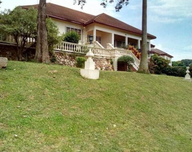 5 Bedroom House for Sale in Munyonyo