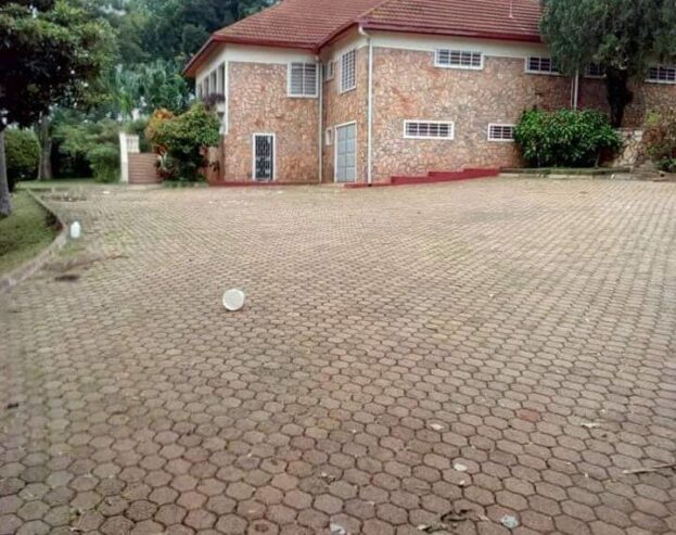 5 Bedroom House for Sale in Munyonyo