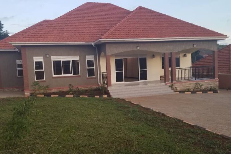 Posh 4 Bedroom Bungalow