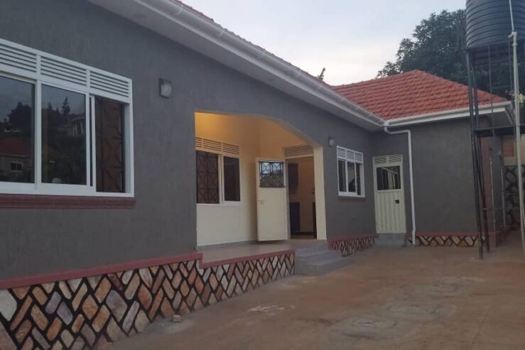 Posh 4 Bedroom Bungalow