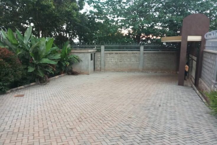 5 Bedrooms Posh Home for Sale in Lubowa Entebbe Road