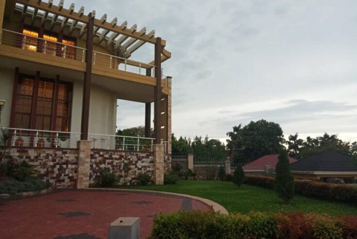 5 Bedrooms Posh Home for Sale in Lubowa Entebbe Road
