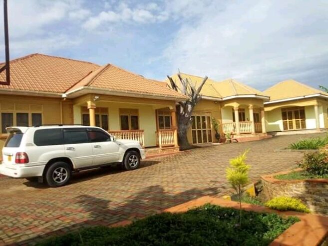 6 Bedroom Home for Sale in Gayaza Busiika