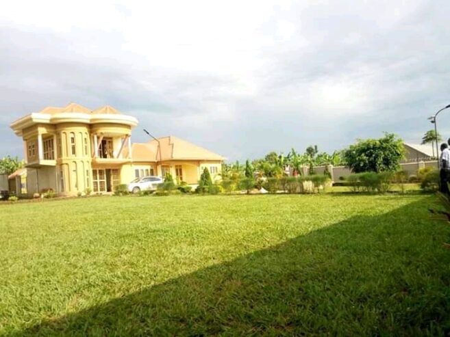 6 Bedroom Home for Sale in Gayaza Busiika