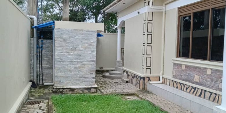 House in Kololo with 5 bedrooms on sale.