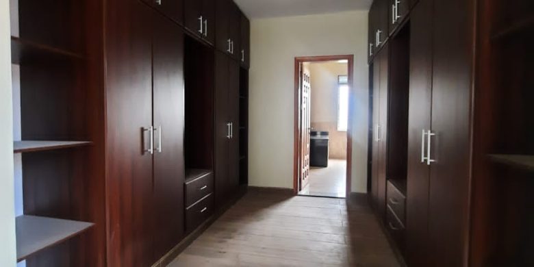 6 bedrooms in Munyonyo for sale.