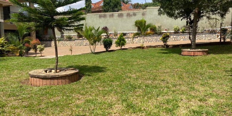 House in Kulambiro having 5 bedrooms for sale.