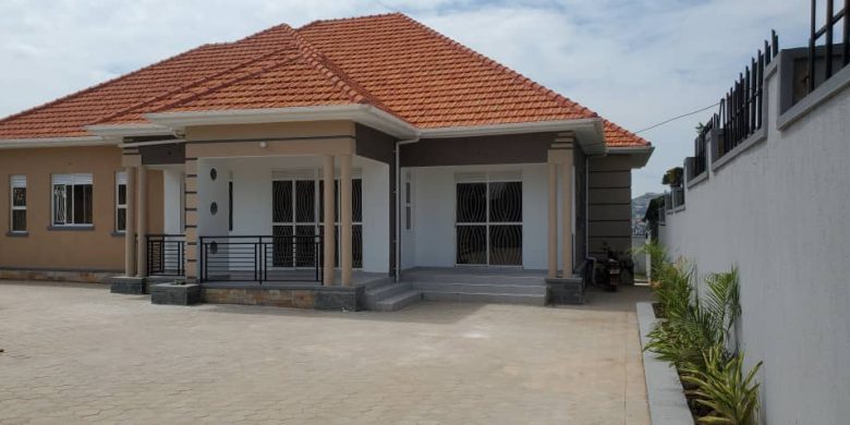 This is a bungalow house in Kitende having 4 bedrooms.