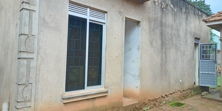 House in Bweyogerere with 4 bedrooms for sale.