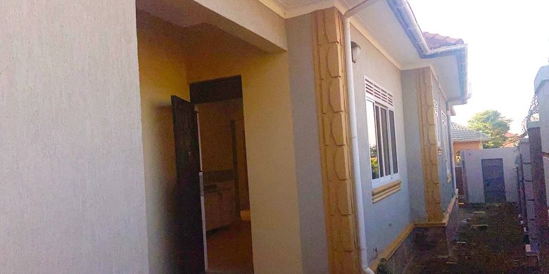 4 Bedroom House in Bwebajja on Sale.