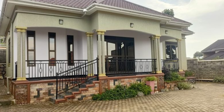 This is a 3 bedrooms house in Naluvule for sale.