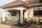 Bungalow house in Najjera with 3 bedrooms for sale.