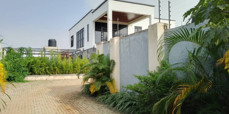 Mansion in Kyanja consisting of 6 bedrooms on sale.