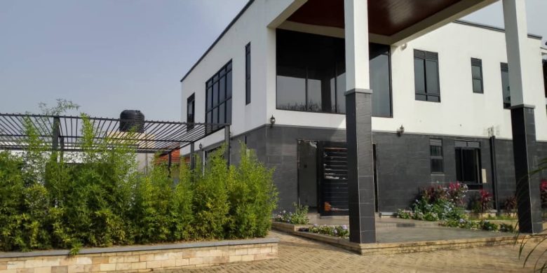 Mansion in Kyanja consisting of 6 bedrooms on sale.