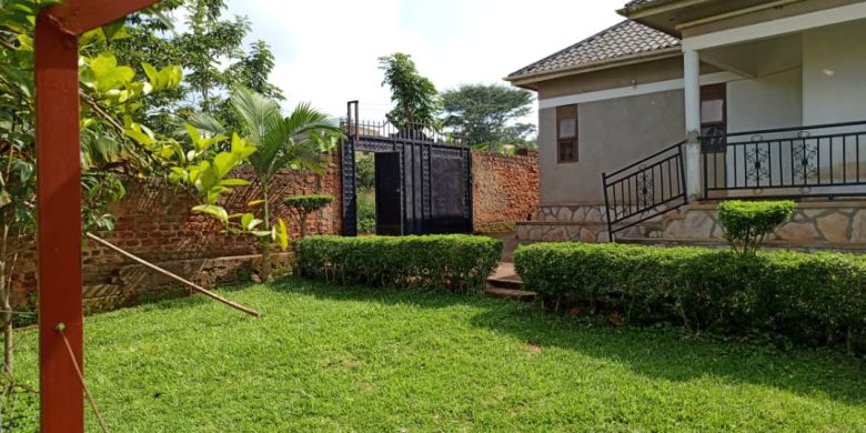 This is a house in Wakiso Namusera having 3 bedrooms on sale