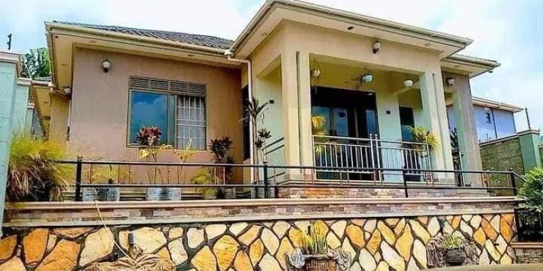 This is a house in Buloba with 3 bedrooms on sale