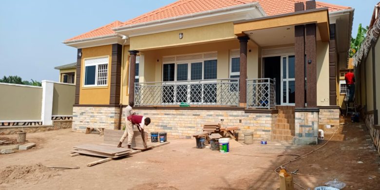 Residential bungalow house in Kira Bulindo