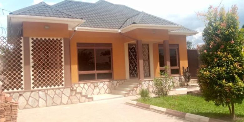 This is a bungalow house in Buwate with 3 bedrooms for sale.