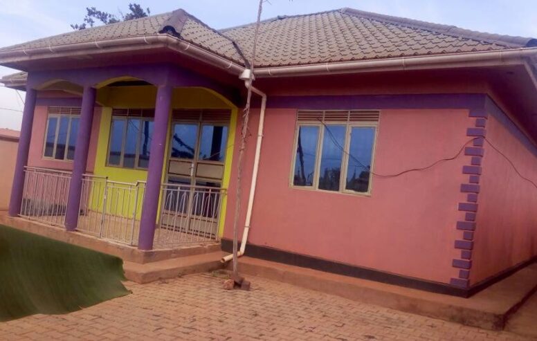 3bedroom house for sale in Kira