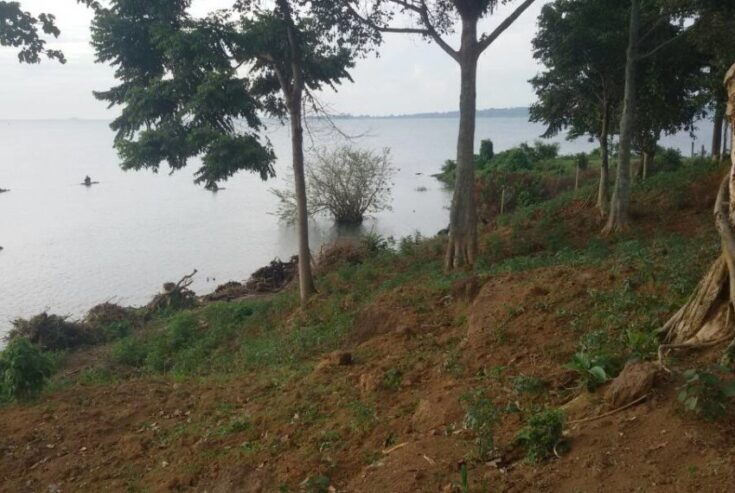 3 Acres Location: Lake Side View, Kigo.