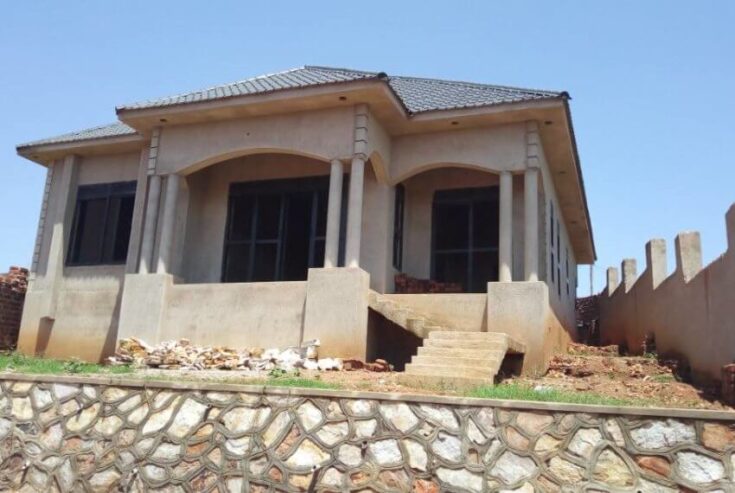 3 Bedroom house for sale in Kira