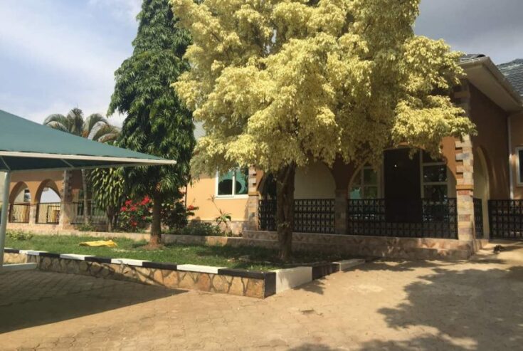 4 bedroomed bangalow for sale in Lubowa