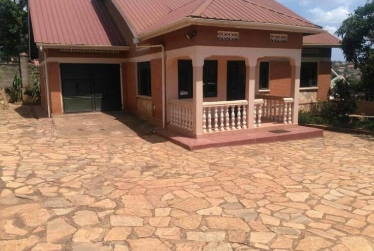 3 bedroom house for rent in Kisaasi