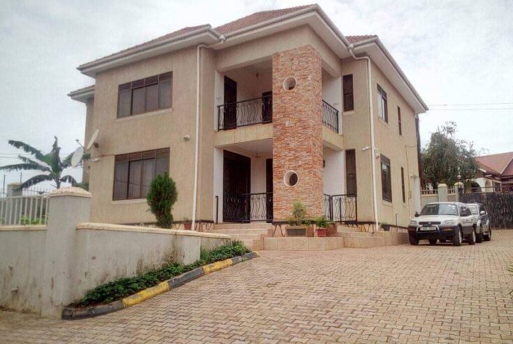 Six bedroomed house in Munyonyo