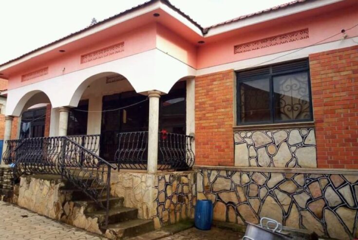 5 Bedroom house for sale in Bweyogerere