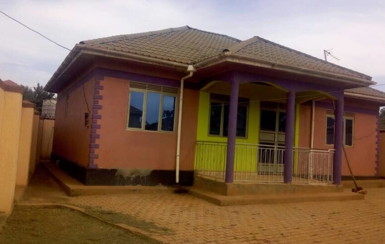 3bedroom house for sale in Kira