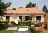 3 Bedroom house on sale in Mutungo Kigo