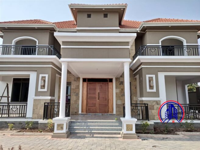 5 bedroom Storeyed house for sale in Munyonyo