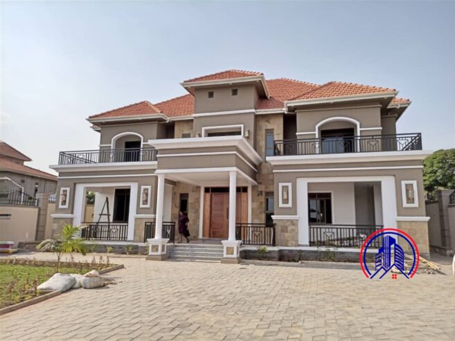 5 bedroom Storeyed house for sale in Munyonyo