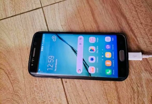 Samsung galaxy s6 edge with cracks but works well