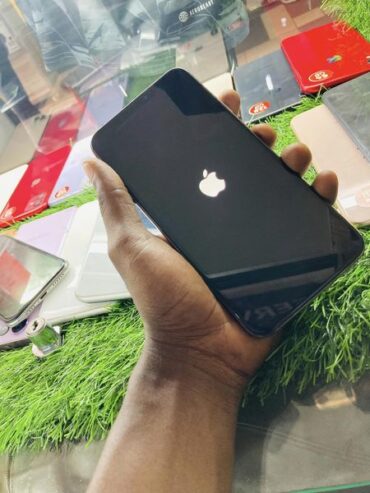 iPhone XS Max 256GB no Face ID clean with no crack / scratch